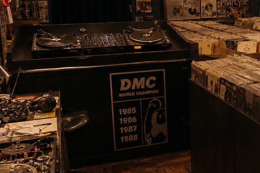 DJ School Corner